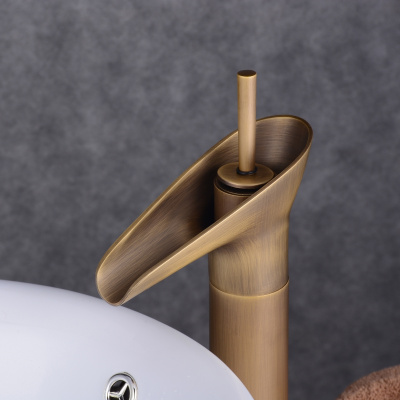 Смеситель бронзовый каскадный (10101)