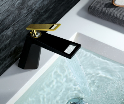 Смеситель на раковину QUADRO, черный/золото (A919B)